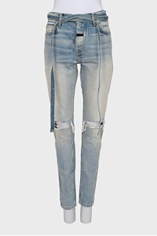 Ripped jeans with a belt