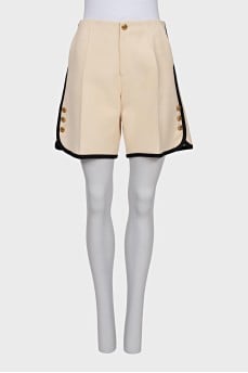 Beige shorts with contrast piping