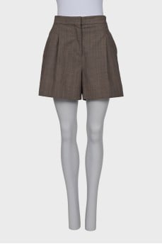 Fitted shorts with pockets
