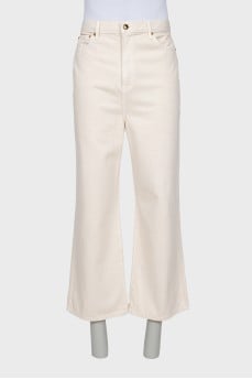Wide-leg jeans with a mid-rise