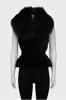 Velvet vest with fur collar
