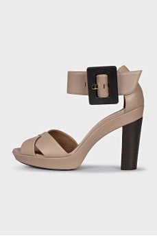 Leather sandals with a chunky buckle