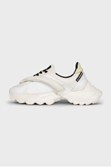 Leather sneakers with a textured sole