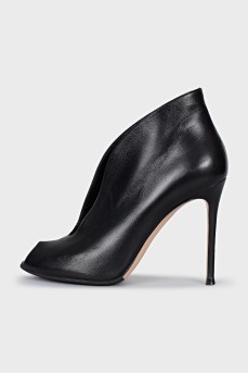 Vamp leather ankle boots