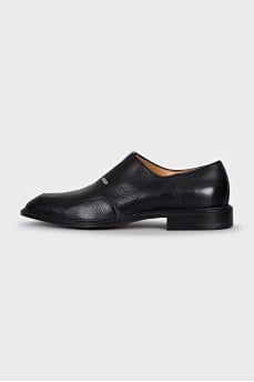 Men's leather shoes with silver logo