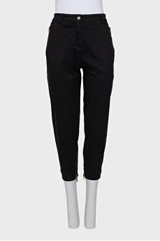 Black trousers with a tag