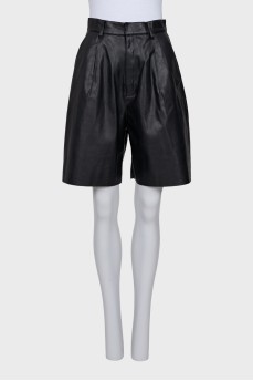 Straight shorts with pockets
