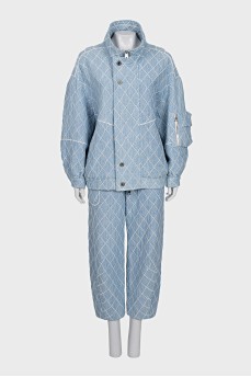 Suit consisting of a jacket and cropped trousers