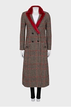 Coat with a plaid fur collar