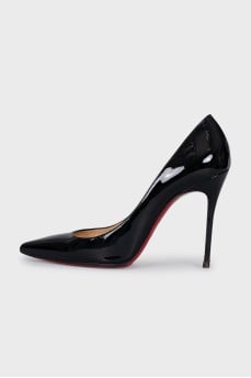 Black patent leather pumps