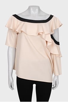 Blouse with asymmetrical sleeves