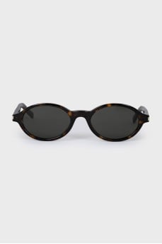 Brown oval sunglasses