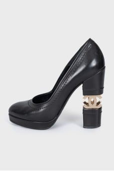 Leather high heels with logo