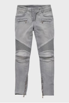 Skinny jeans with zippered pockets