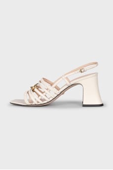 Leather sandals with a stable heel