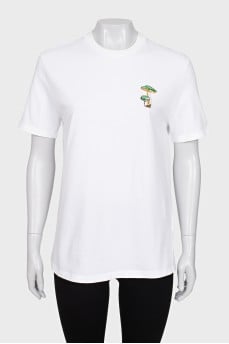 Straight T-shirt decorated with a patch