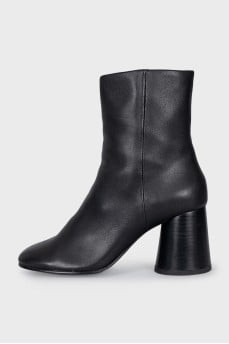 Wide toe ankle boots