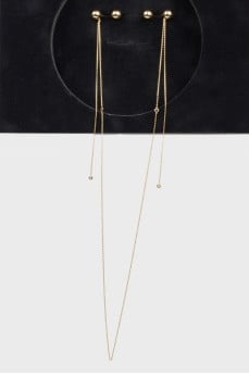 Earrings in the form of a chain with a tag