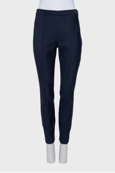 Tapered trousers with a mid-rise