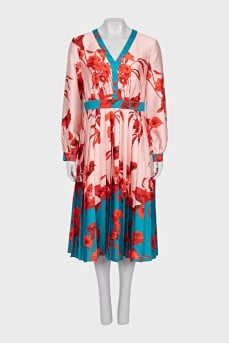 Pleated dress with tag