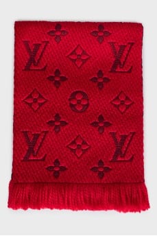 Red scarf made of wool and silk