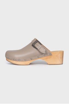 Leather clogs with studs