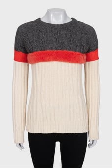 Jumper decorated with fur