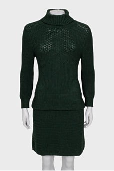 Green dress with a collar