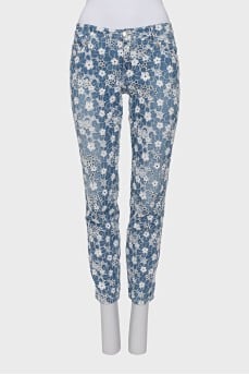 Jeans with perforations decorated with embroidery
