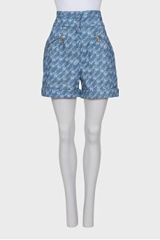 High-waisted shorts with a signature print