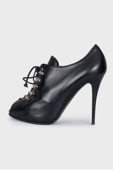Black leather open-toe shoes