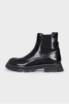 Leather boots with elastic bands