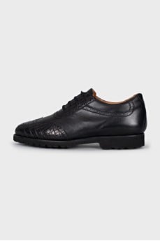 Men's leather shoes with perforations and laces