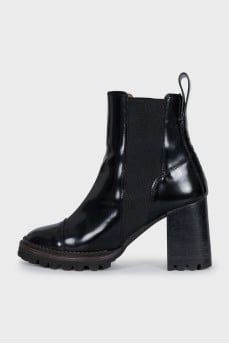 Patent leather boots with heels
