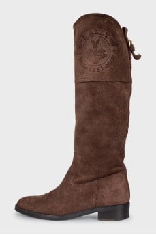 Brown suede boots with embossing