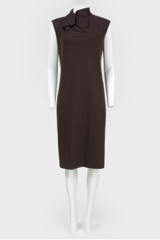 Dress with stand-up collar and bow
