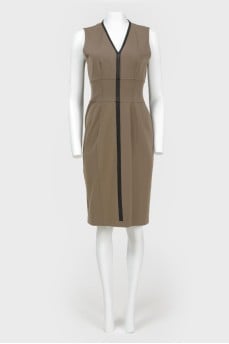 Sleeveless dress with a longitudinal insert