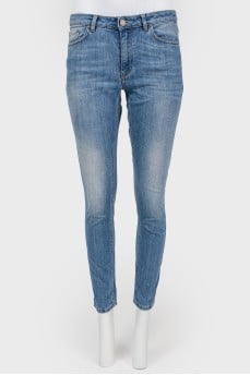Ripped skinny jeans