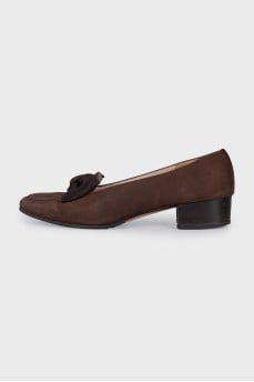 Brown shoes with a bow