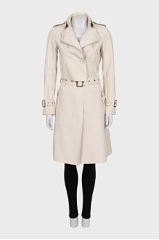 White double-breasted trench coat
