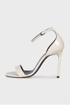 Patent leather sandals in white