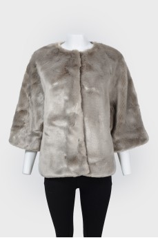 Short fur coat with short sleeves