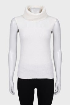 Sleeveless turtleneck sweater