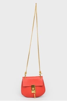 Bag on a chain with a swivel lock