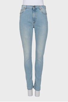 Skinny jeans with a patch on the pocket
