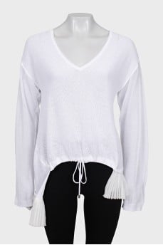 Loose-fitting blouse with frills