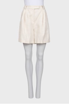 Linen shorts with pockets