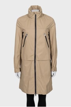 Straight-cut raincoat with pockets and tag