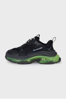 Черные кроссовки Triple S