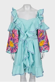 Embroidered dress with puff sleeves